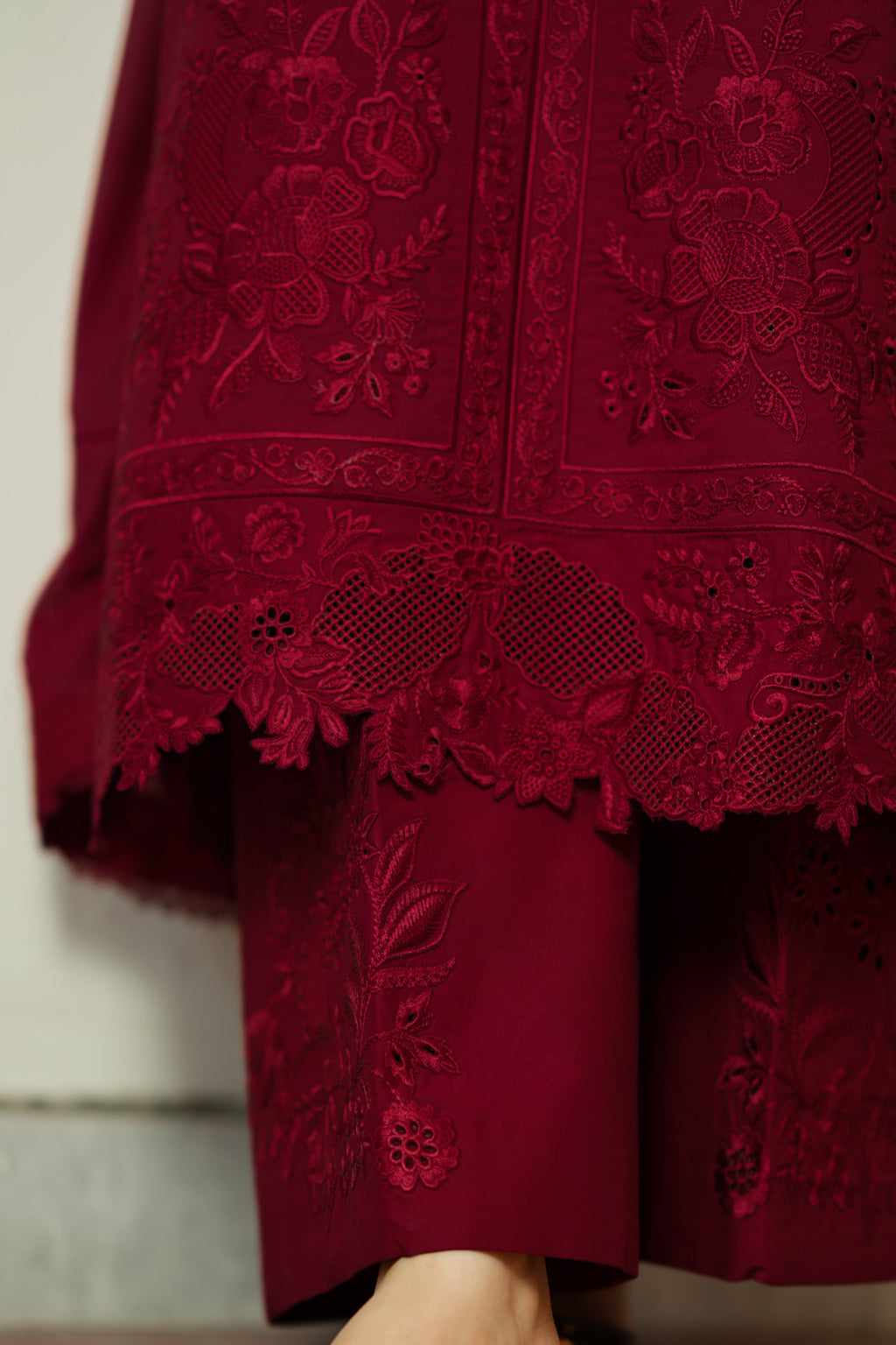 SCARLET LUXURY EMBROIDERED LAWN SET (NEL-26616) / READY TO SHIP