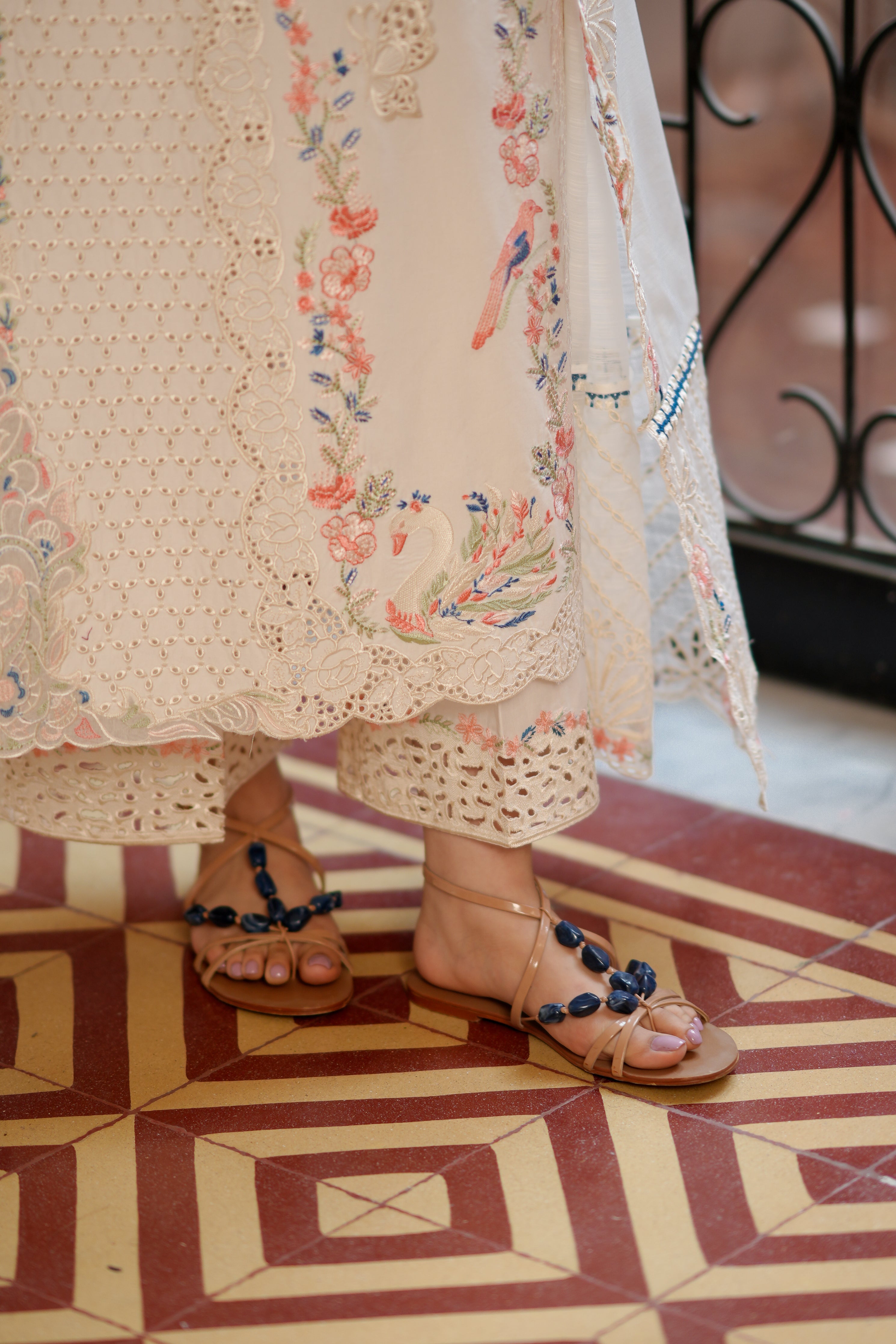 LUMA LUXURY EMBROIDERED LAWN SET WITH ATTACHED SLEEVES (NEL-26625) / READY TO SHIP