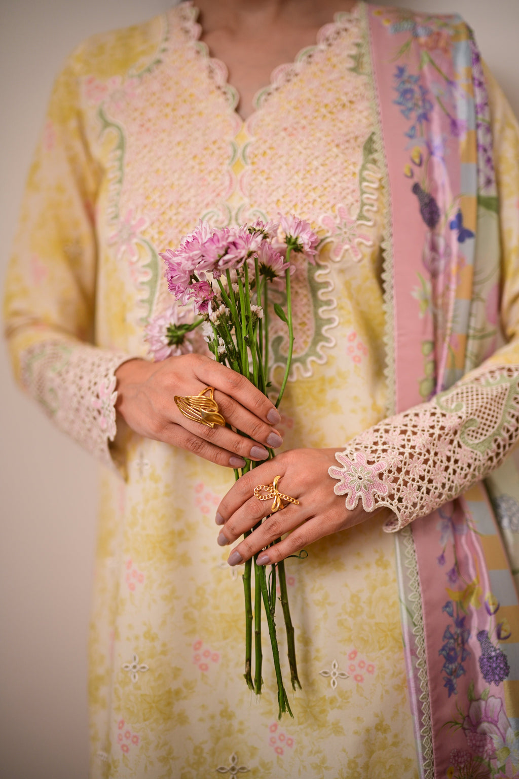 BUTTERCUP GARDEN LUXURY PRINTED EMBROIDERED LAWN SET (NEL-26620) / READY TO SHIP