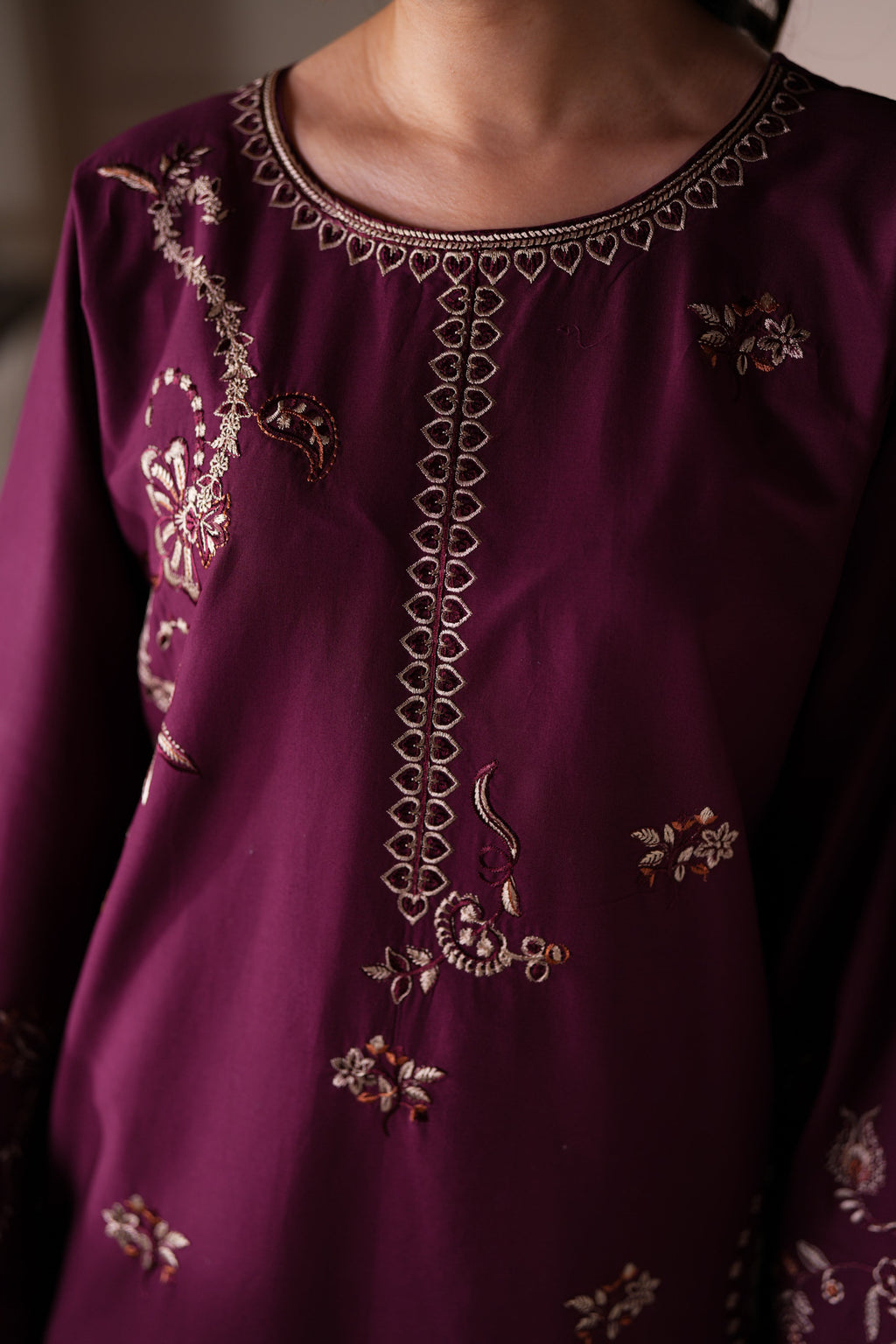 PLUM CO-ORD LUXURY EMBROIDERED LAWN 2PCS (NPA2-26305) / READY TO SHIP