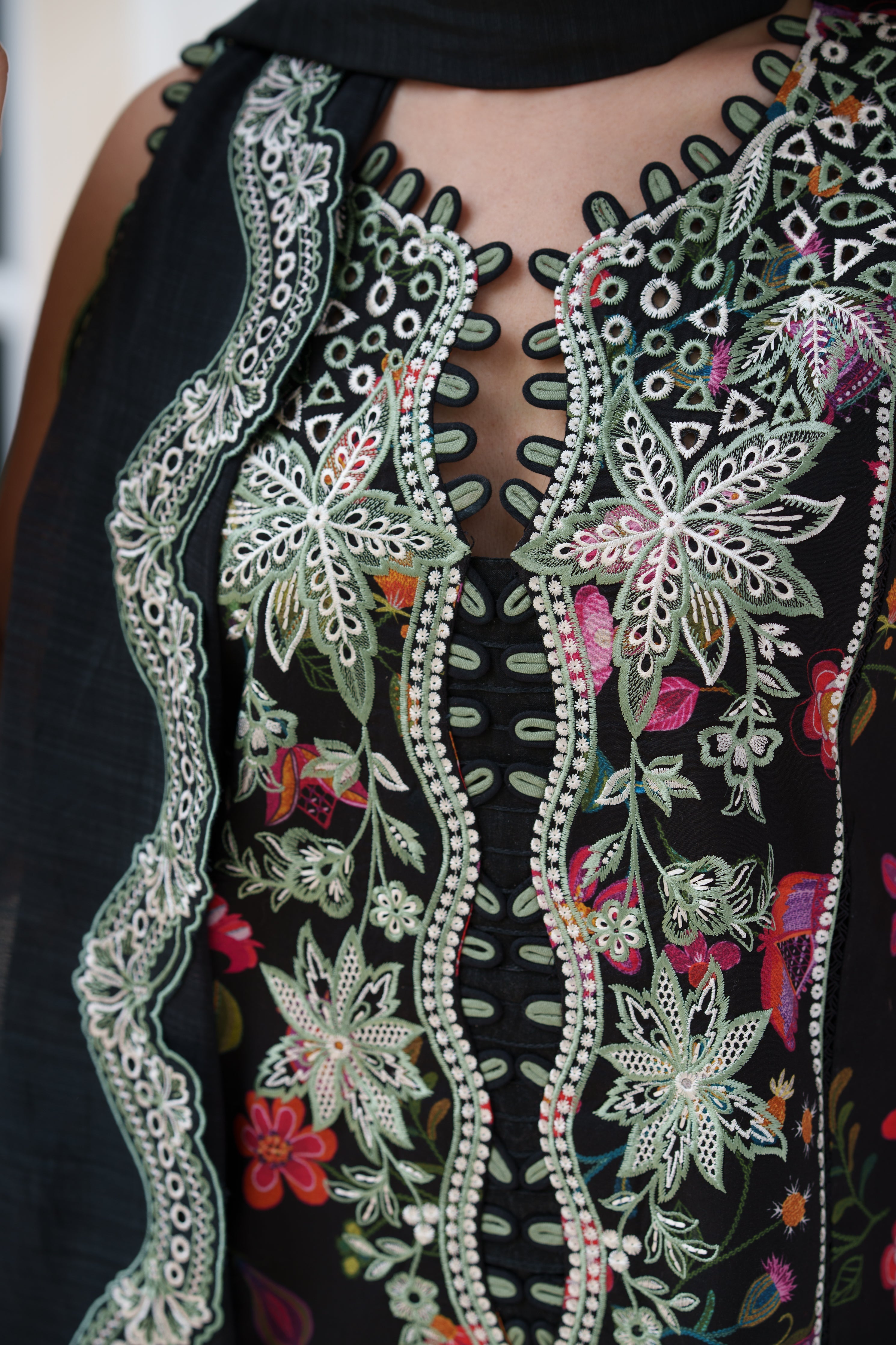 BLOOMING BLACK LUXURY EMBROIDERED PRINTED PREMIUM COTTON 3PCS SET (NEL-26629) / READY TO SHIP