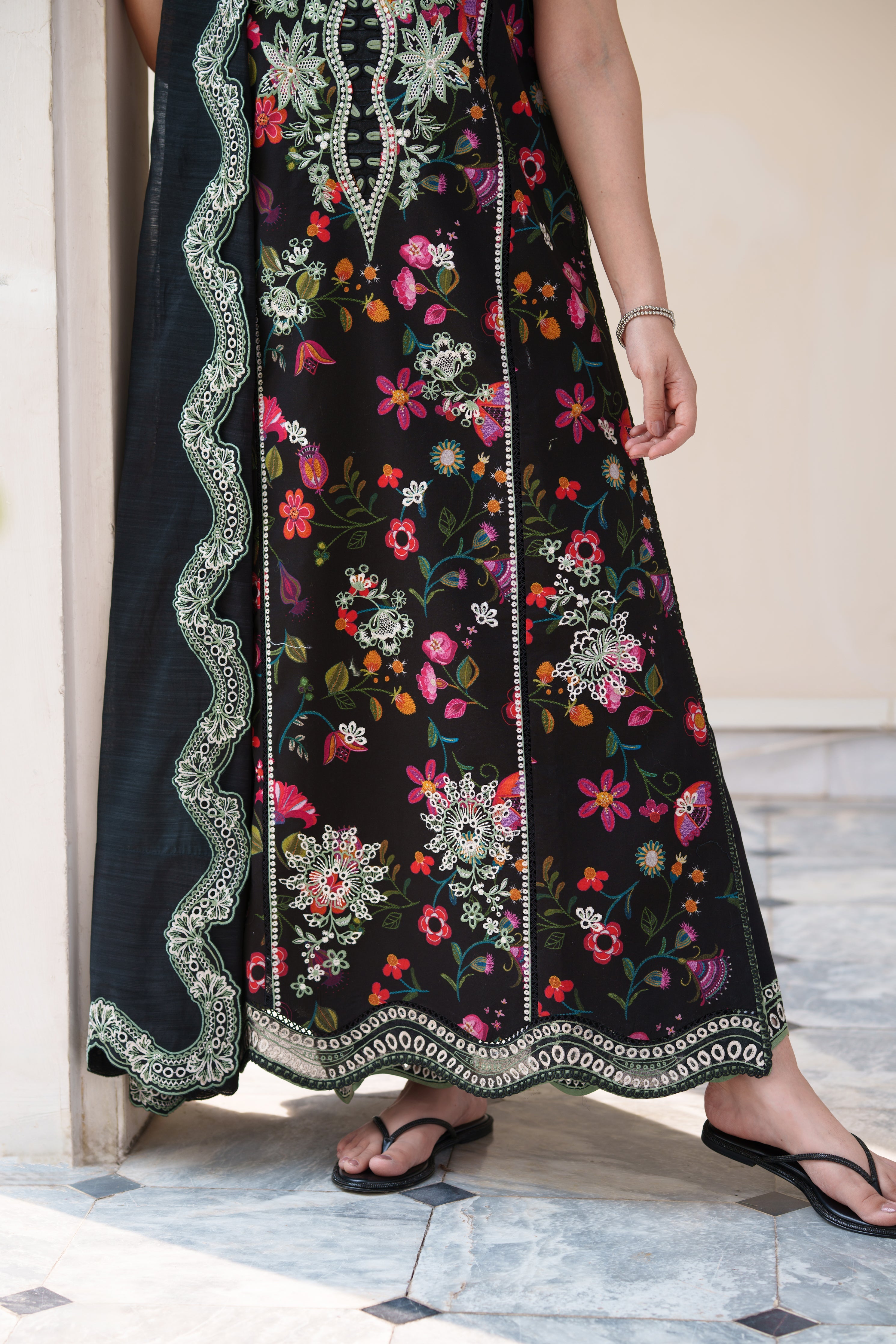 BLOOMING BLACK LUXURY EMBROIDERED PRINTED PREMIUM COTTON 3PCS SET (NEL-26629) / READY TO SHIP