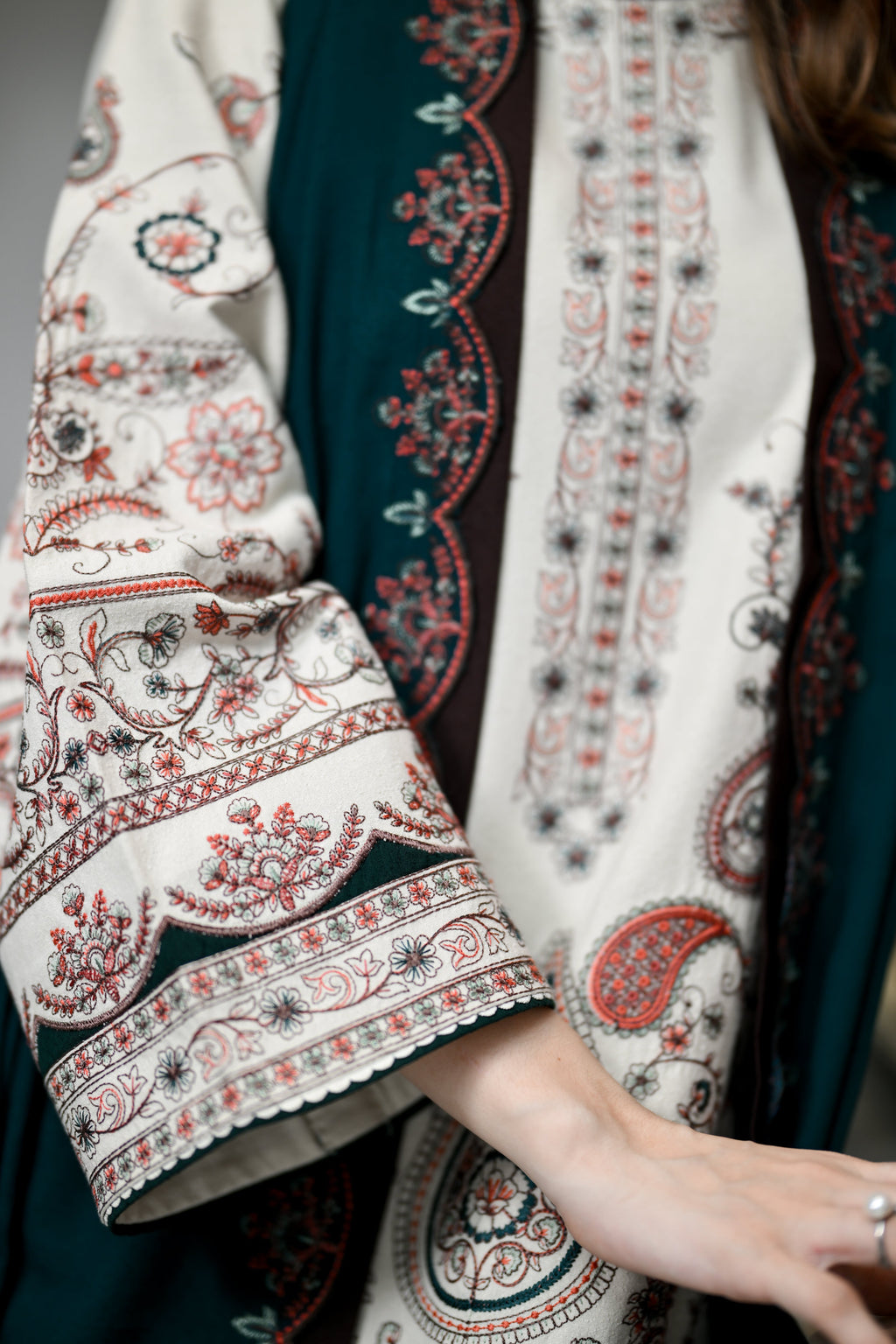 ELARA - IVORY LUXURY EMBROIDERED KARANDI 3PCS SET (NEL-26632) /  READY TO SHIP