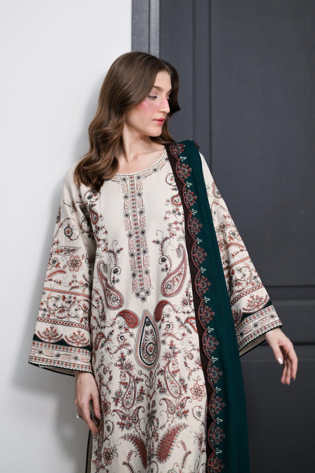 ELARA - IVORY LUXURY EMBROIDERED KARANDI 3PCS SET (NEL-26632) /  READY TO SHIP